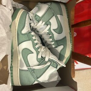 Women’s Nike Dunk HI 1985 Green Size 7